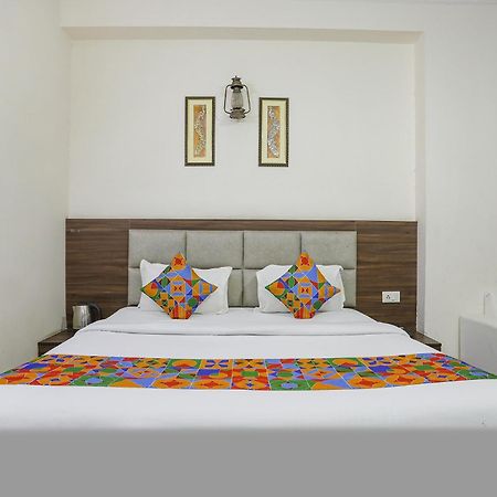 Fabhotel Corporate Stay Нойда Экстерьер фото