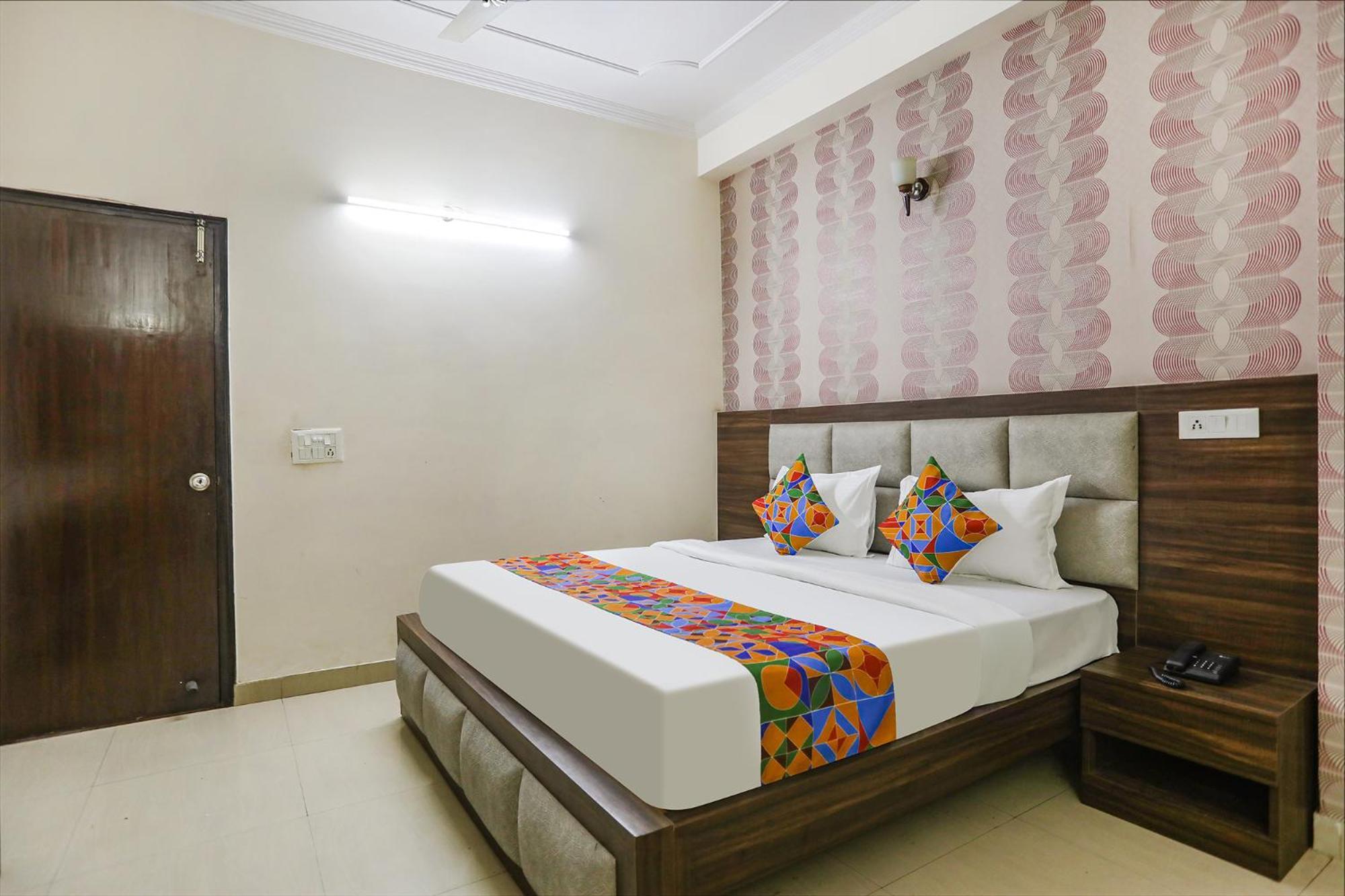 Fabhotel Corporate Stay Нойда Экстерьер фото